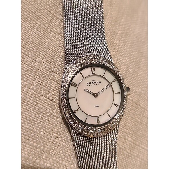 Vintage Skagen Denmark Wristwatch Diamond Silver Women Needs New Band & BATTERY main image 7